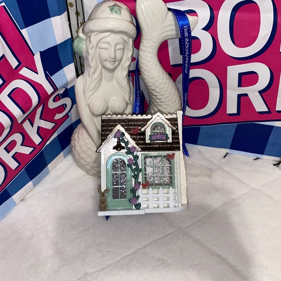 BATH AND BODY WORKS HELLO SPRING WALLFLOWER PROJECTOR NIGHTLIGHT HOUSE PLUG - Picture 2 of 3